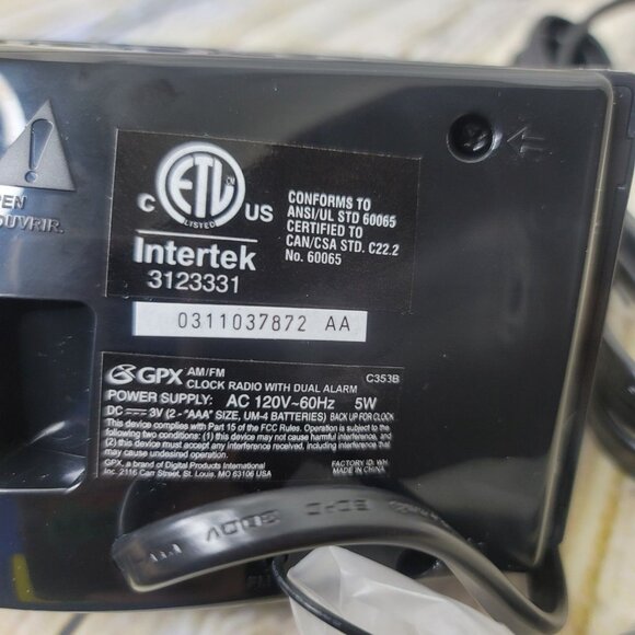 GPX Inc C353B AM/FM Clock Radio with Dual Alarms LARGE LED Display Black - Picture 3 of 3